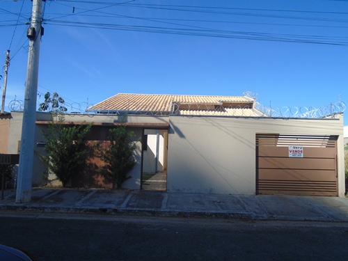 CASA-LOCAL NOBRE DA CIDADE- BAIRRO BANDEIRANTES-CALDAS NOVAS_GOIÁS