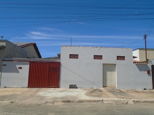 Casa simples três quartos - Parque Real - Pintura usada - R$850,00- Próximo a Creche