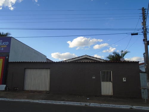 CASA- CENTRO-3/4 - R$800,00